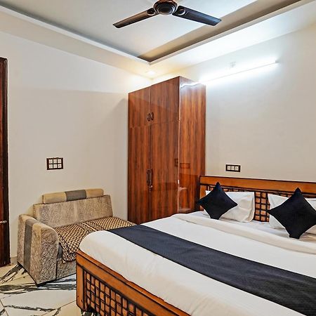 Play- Platinum Sector144 Couple Friendly Hotel Noida Exterior photo