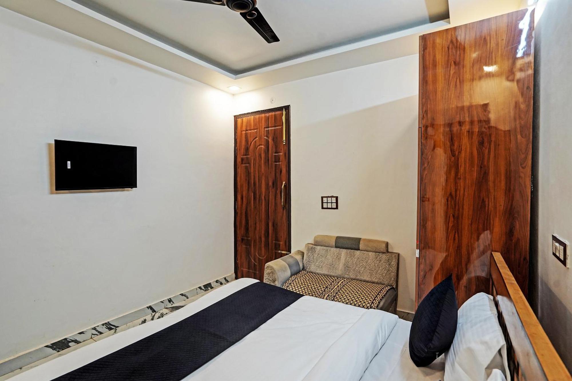 Play- Platinum Sector144 Couple Friendly Hotel Noida Exterior photo