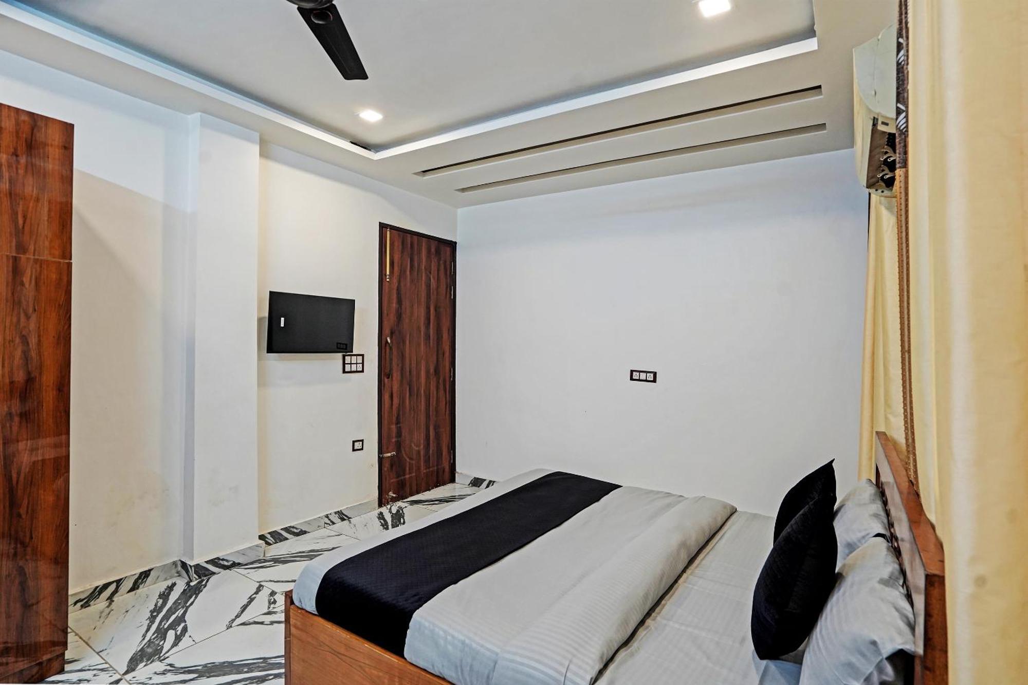 Play- Platinum Sector144 Couple Friendly Hotel Noida Exterior photo