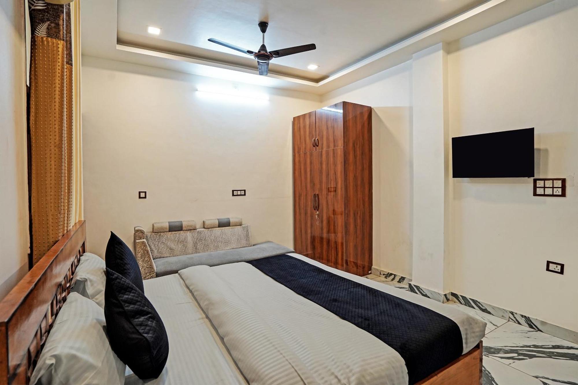 Play- Platinum Sector144 Couple Friendly Hotel Noida Exterior photo