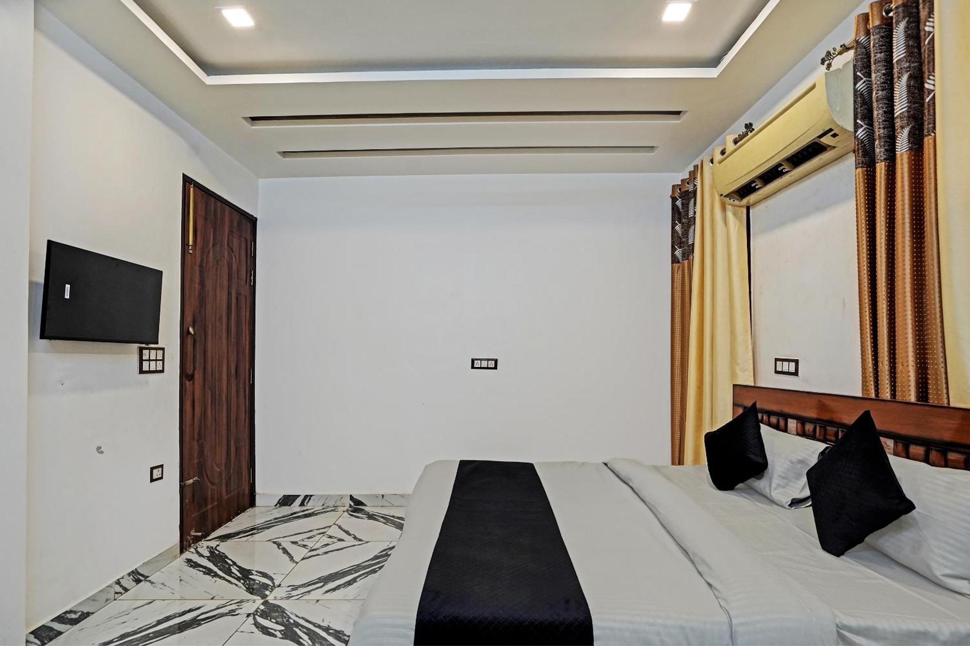 Play- Platinum Sector144 Couple Friendly Hotel Noida Exterior photo