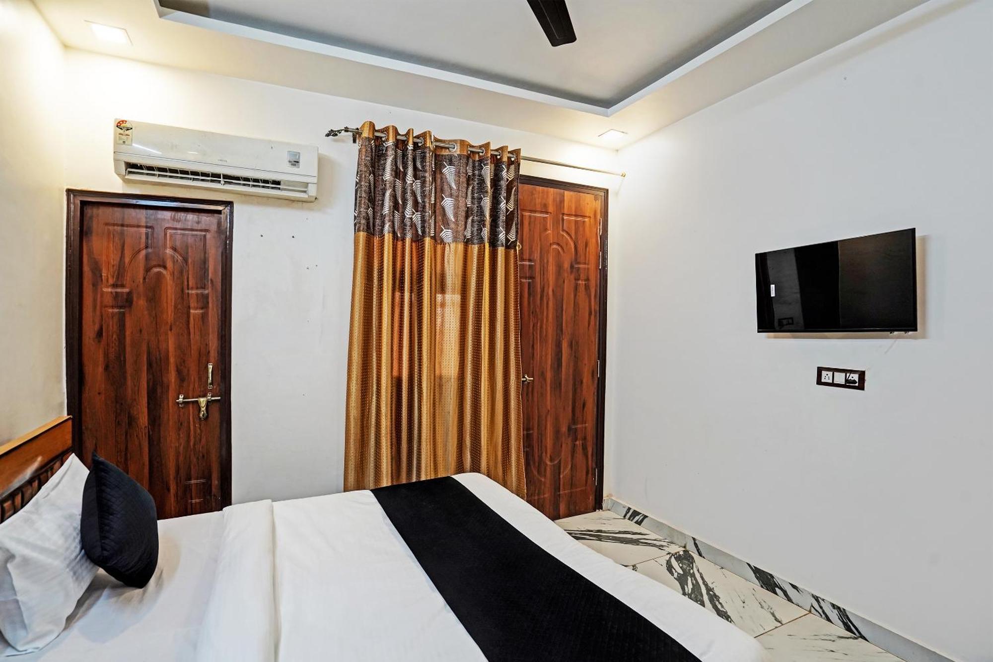 Play- Platinum Sector144 Couple Friendly Hotel Noida Exterior photo